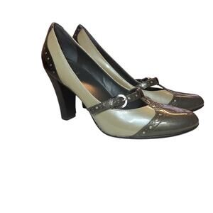 VTG CIRCA by Joan & David Spectator Wingtip 3" Heels Sz 6 Olive Cream Metallic